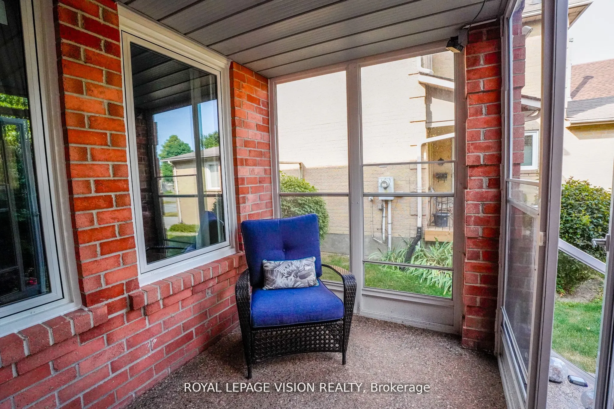 28 Valley Centre Drive S