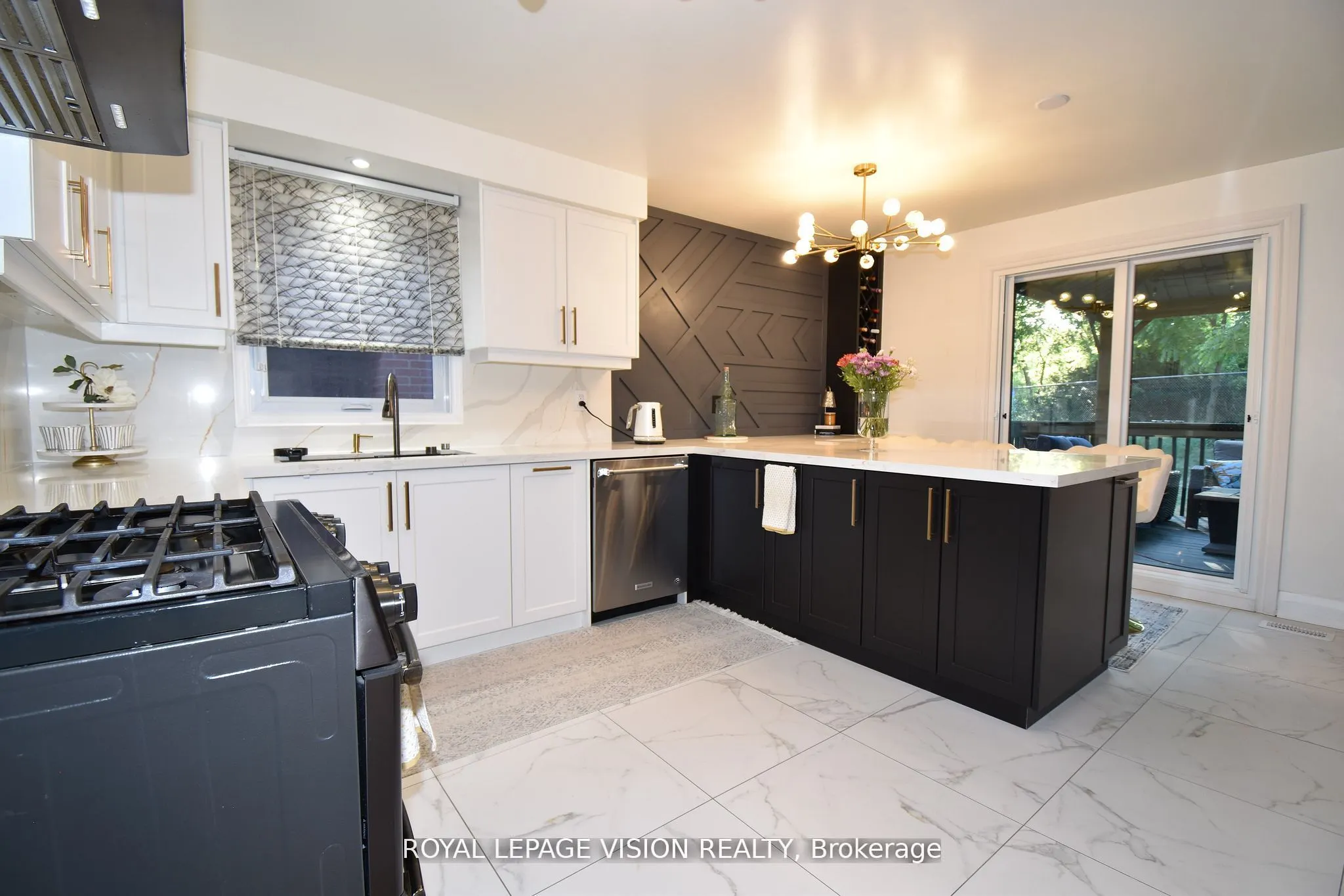 28 Valley Centre Drive S