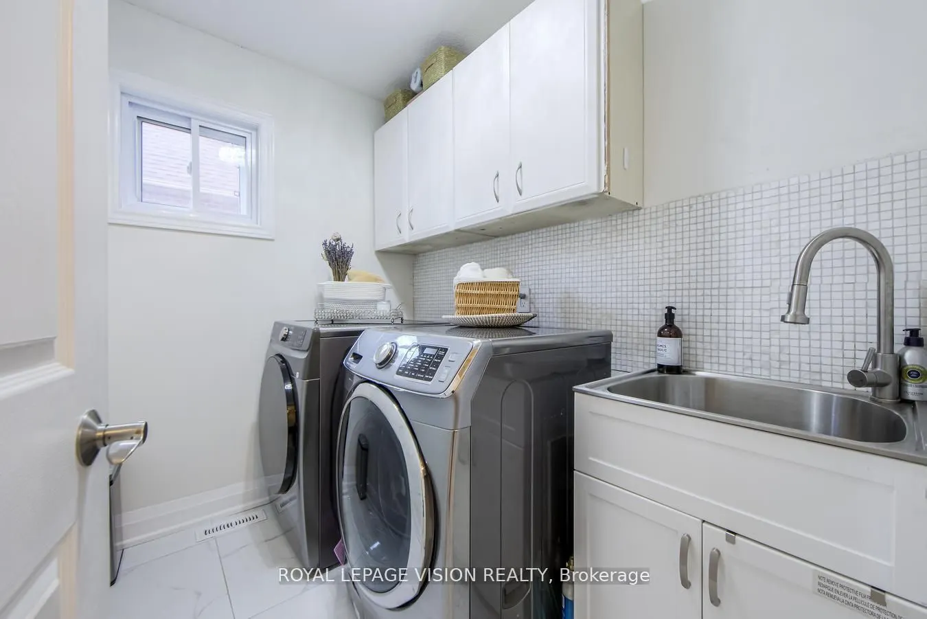 28 Valley Centre Drive S