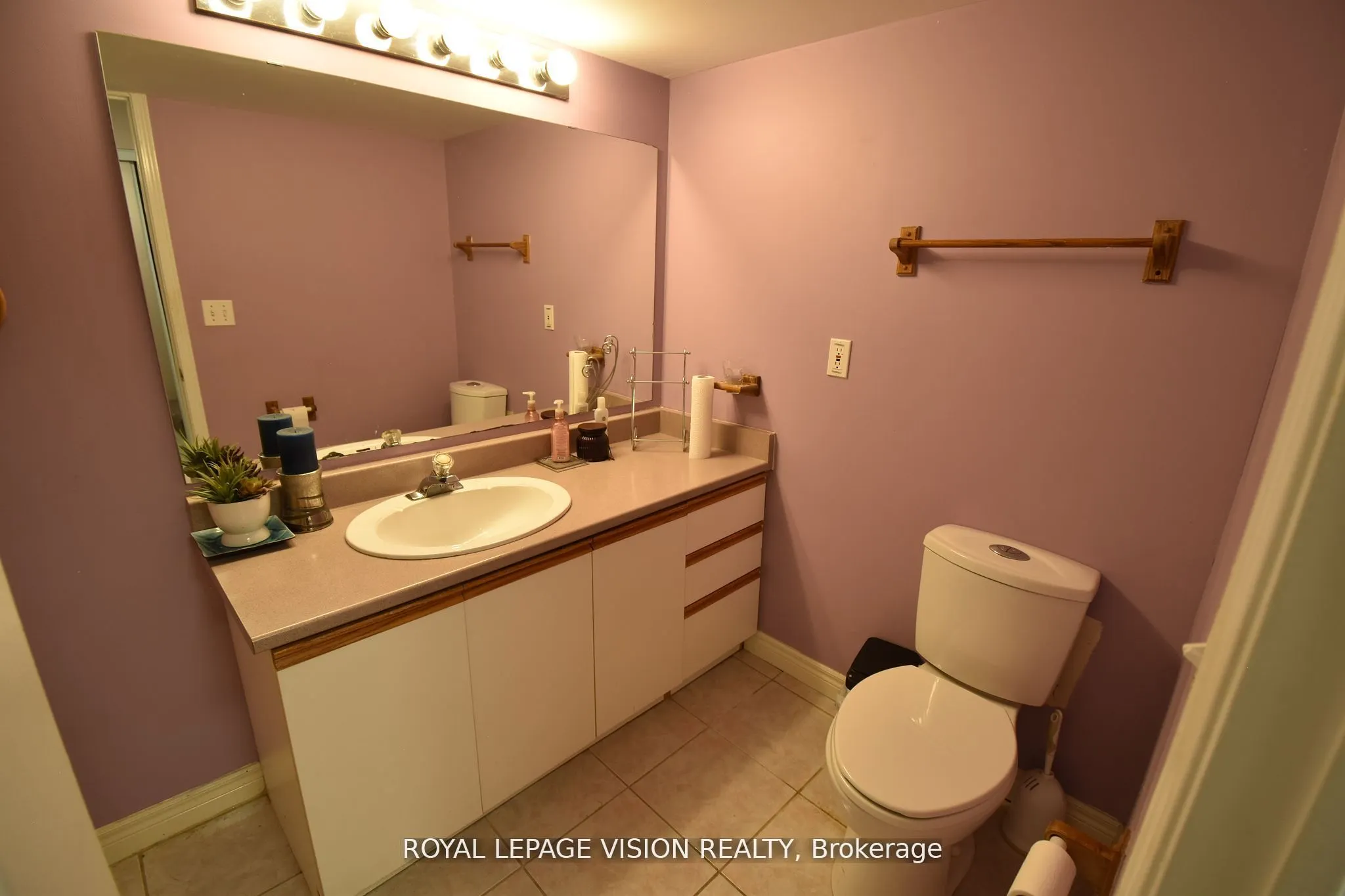 28 Valley Centre Drive S