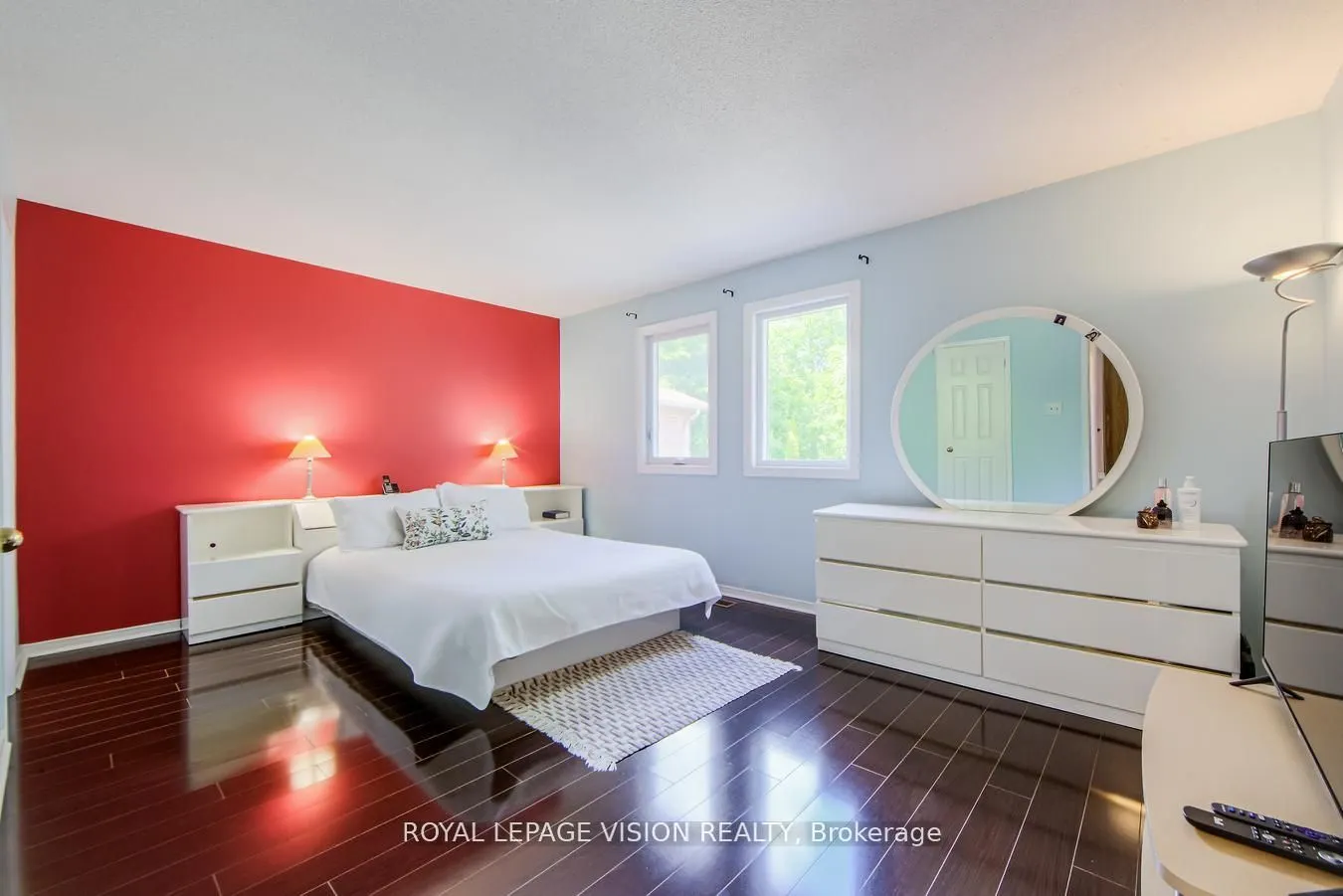 28 Valley Centre Drive S