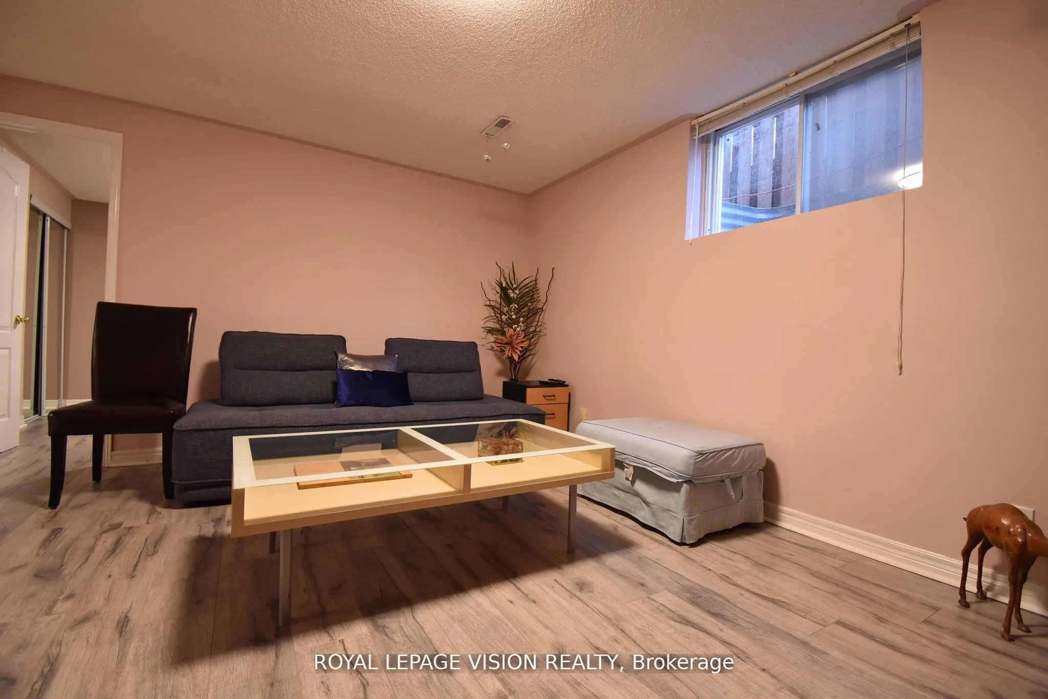 28 Valley Centre Drive S