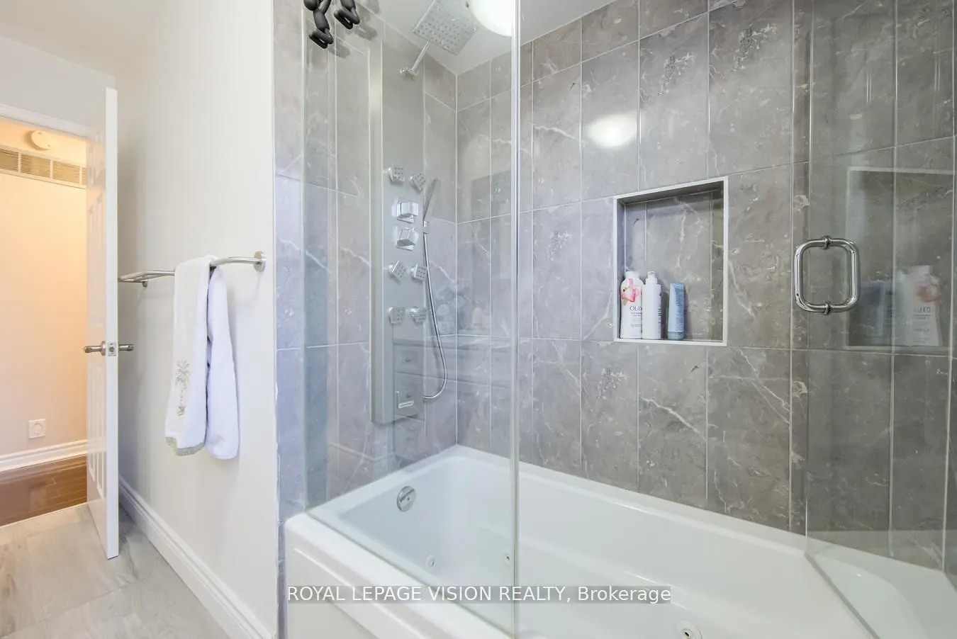 28 Valley Centre Drive S