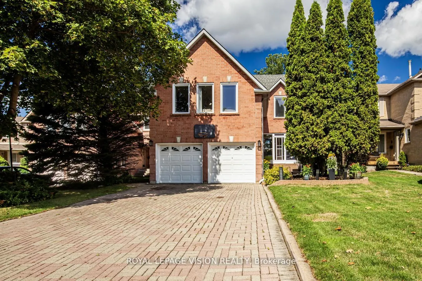 28 Valley Centre Drive S