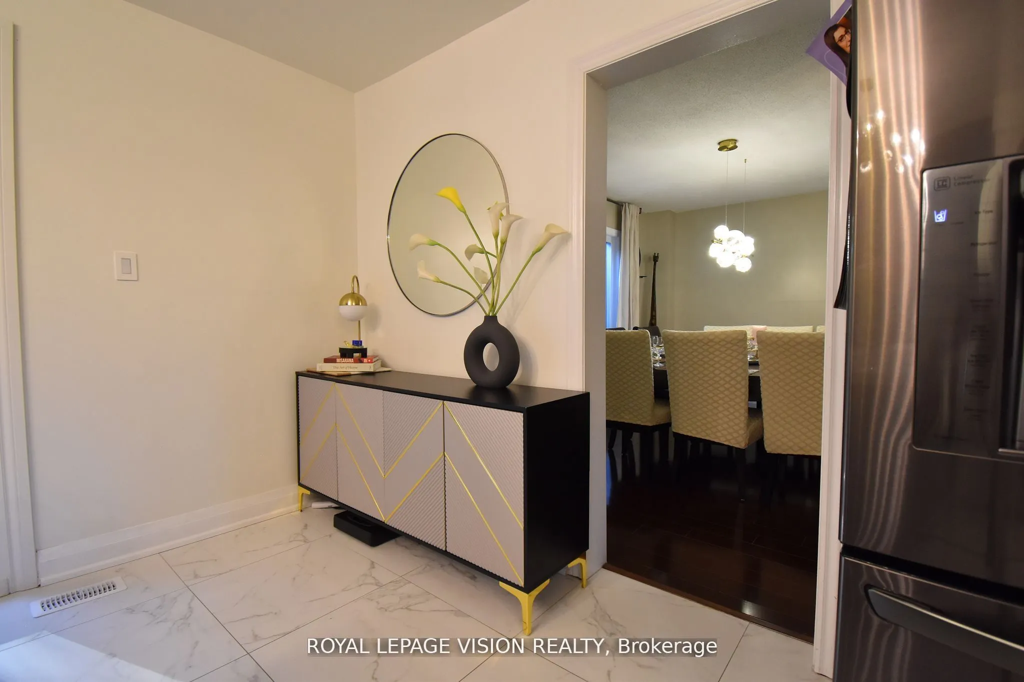28 Valley Centre Drive S