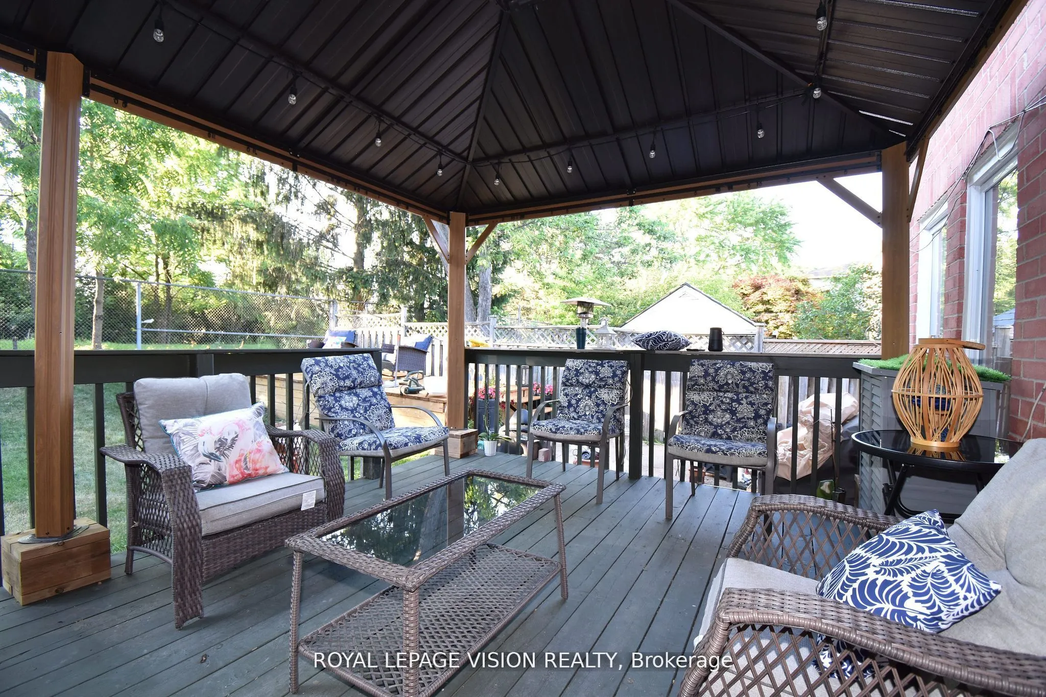 28 Valley Centre Drive S