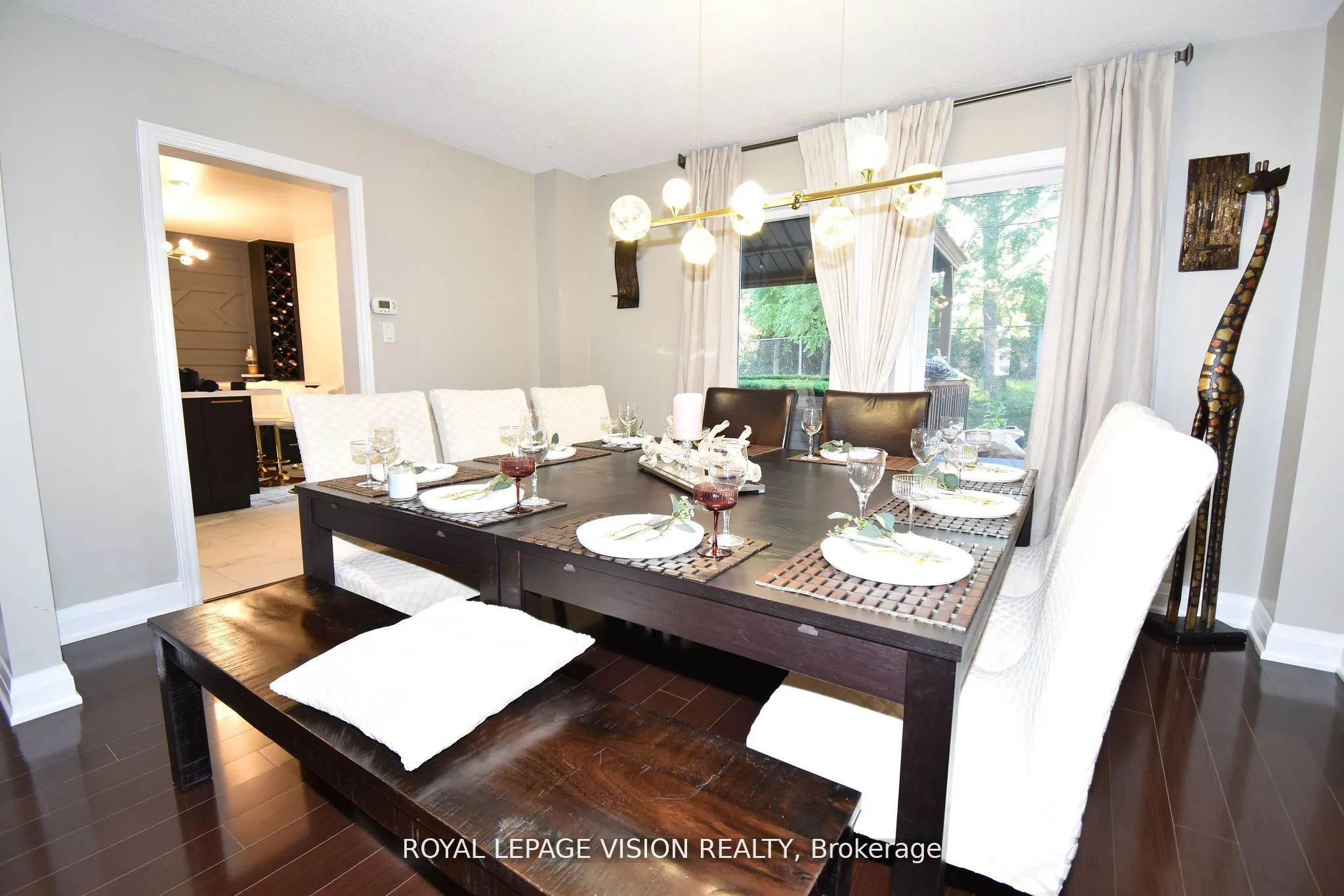 28 Valley Centre Drive S