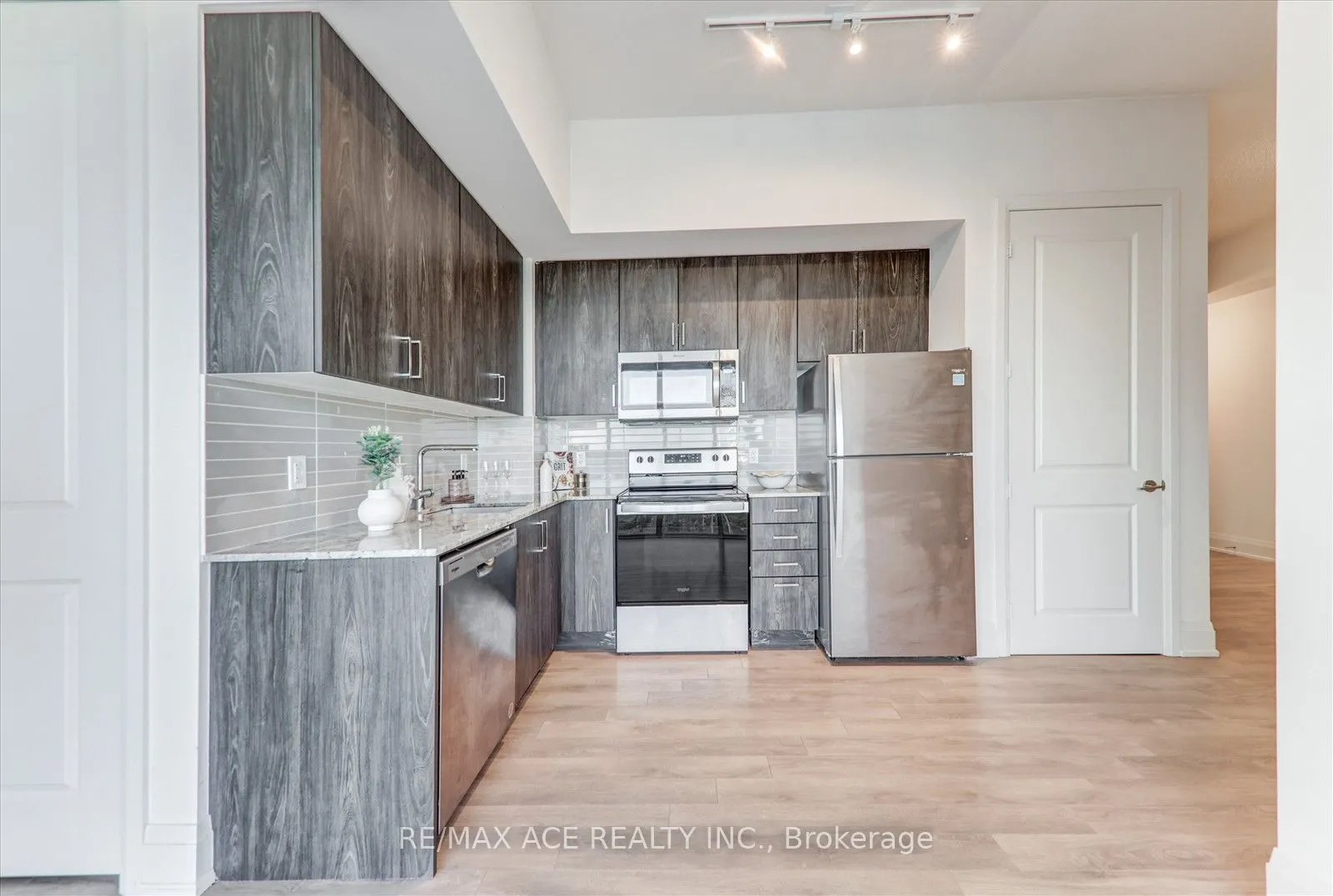20 Meadowglen Place, #2606