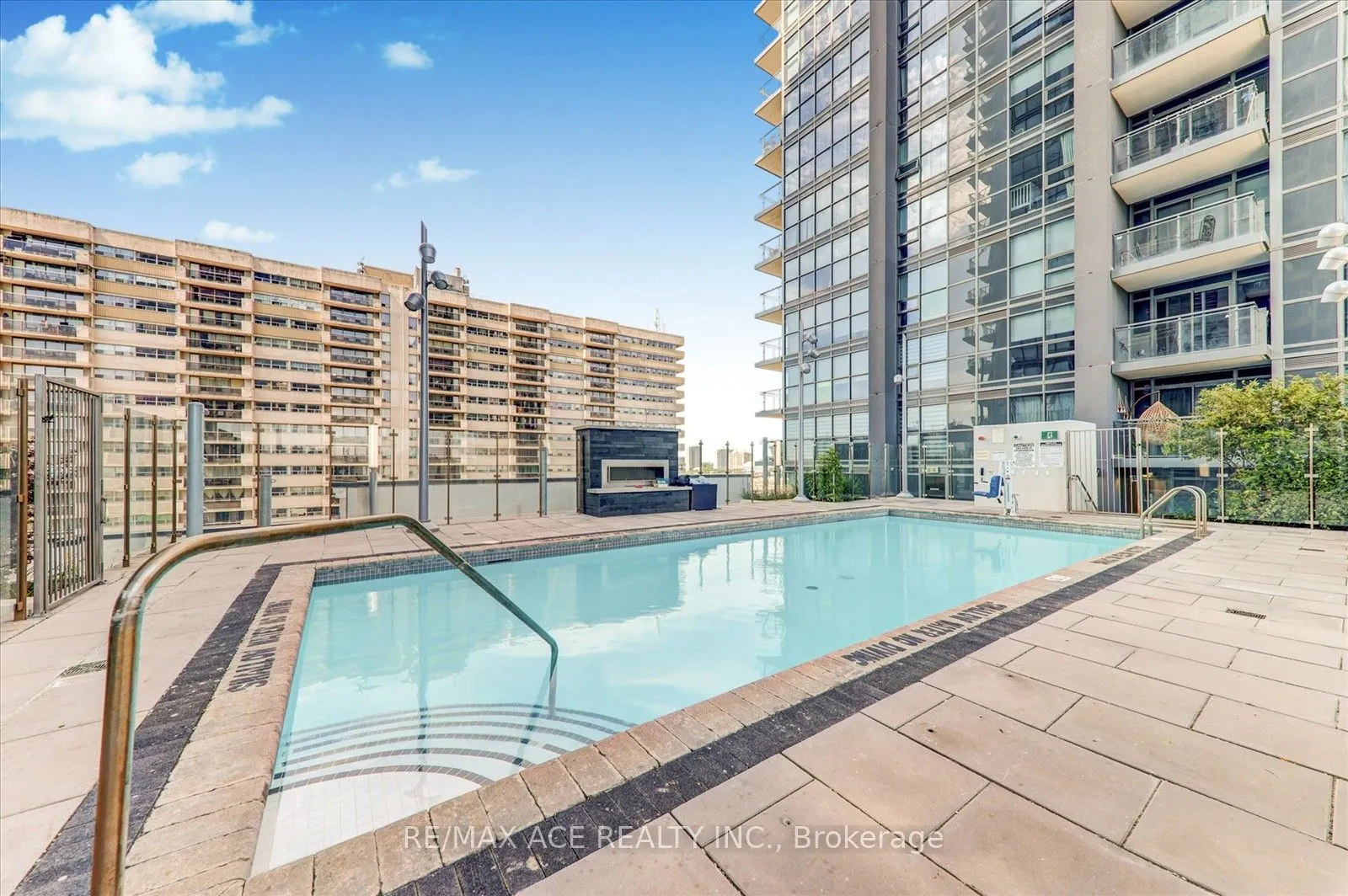 20 Meadowglen Place, #2606