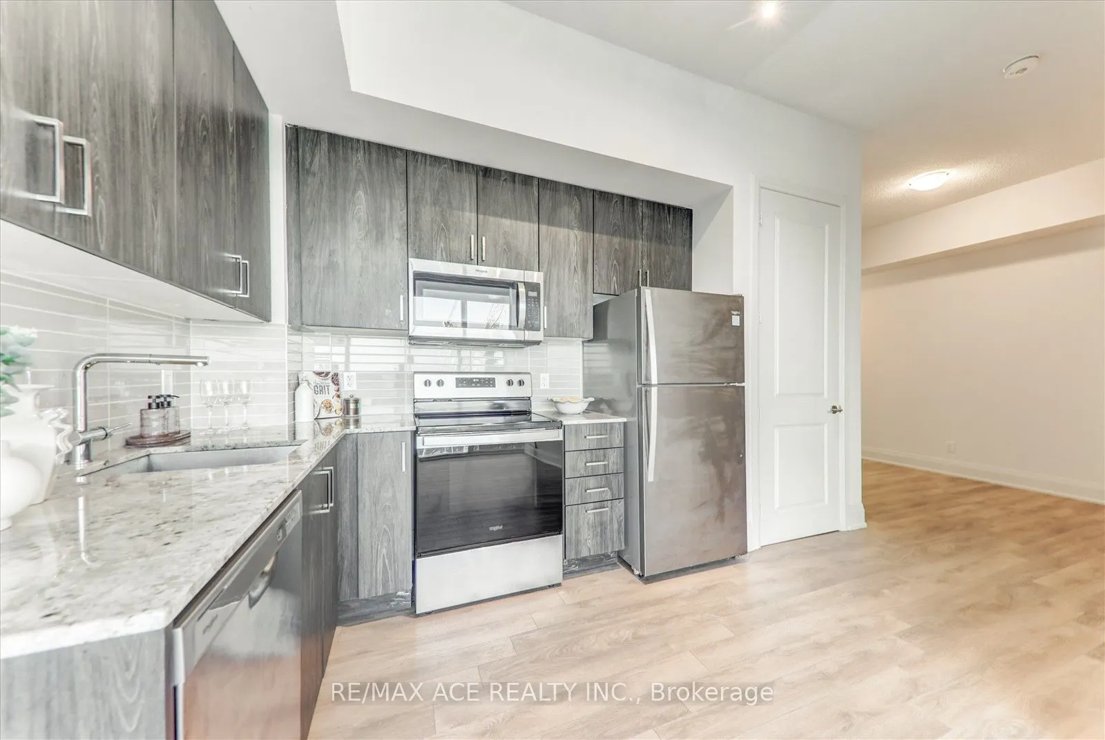 20 Meadowglen Place, #2606