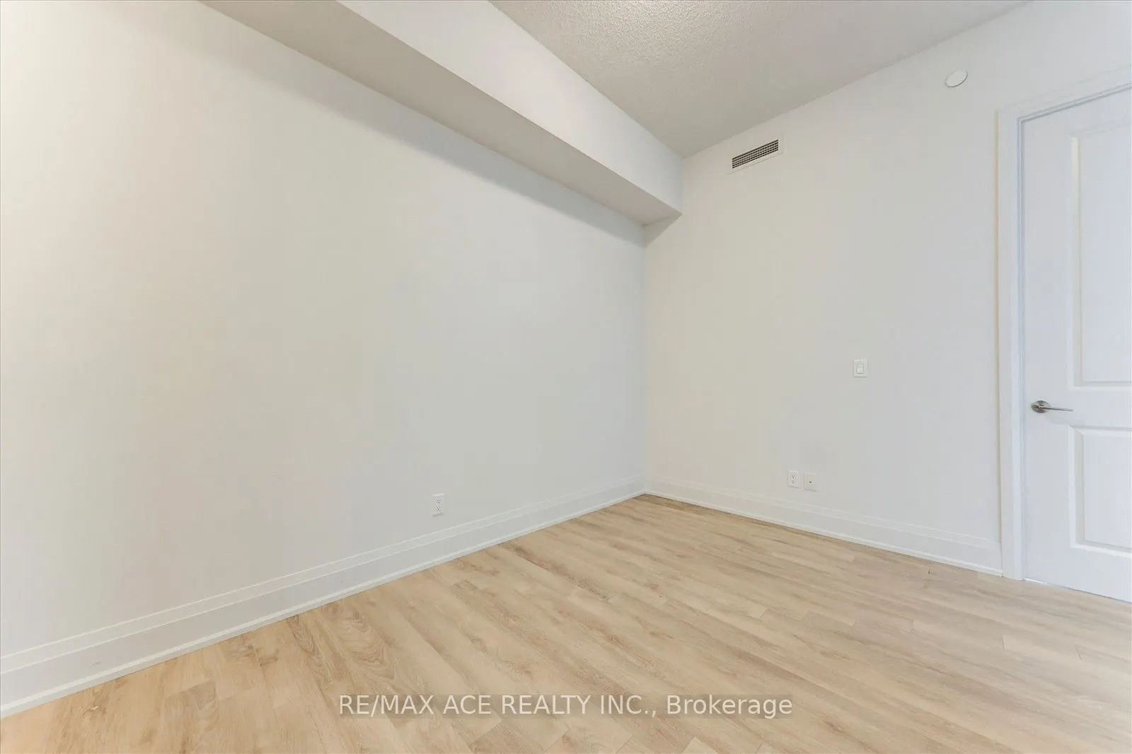 20 Meadowglen Place, #2606