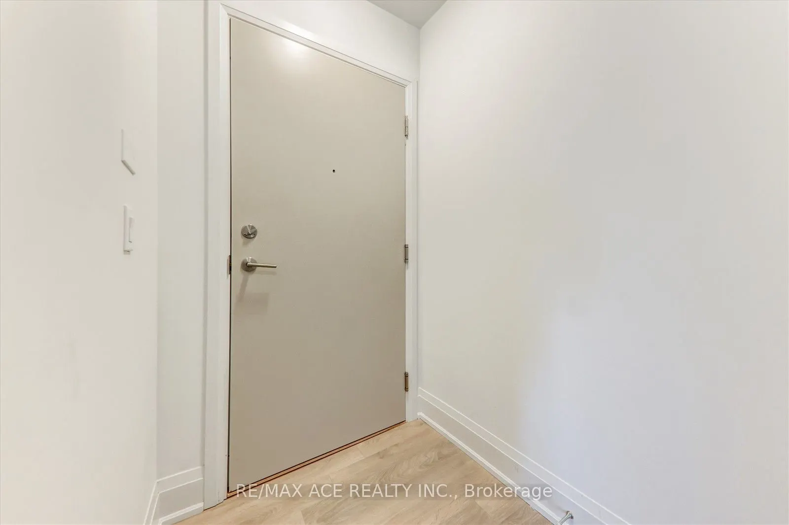 20 Meadowglen Place, #2606