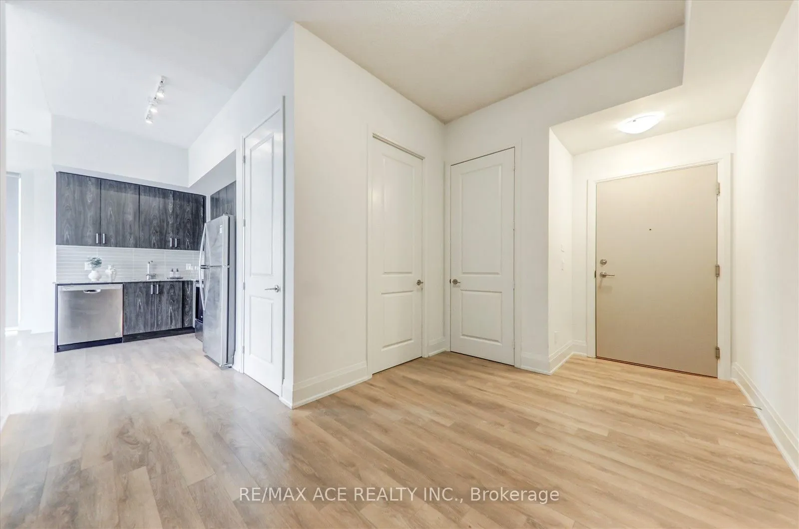 20 Meadowglen Place, #2606