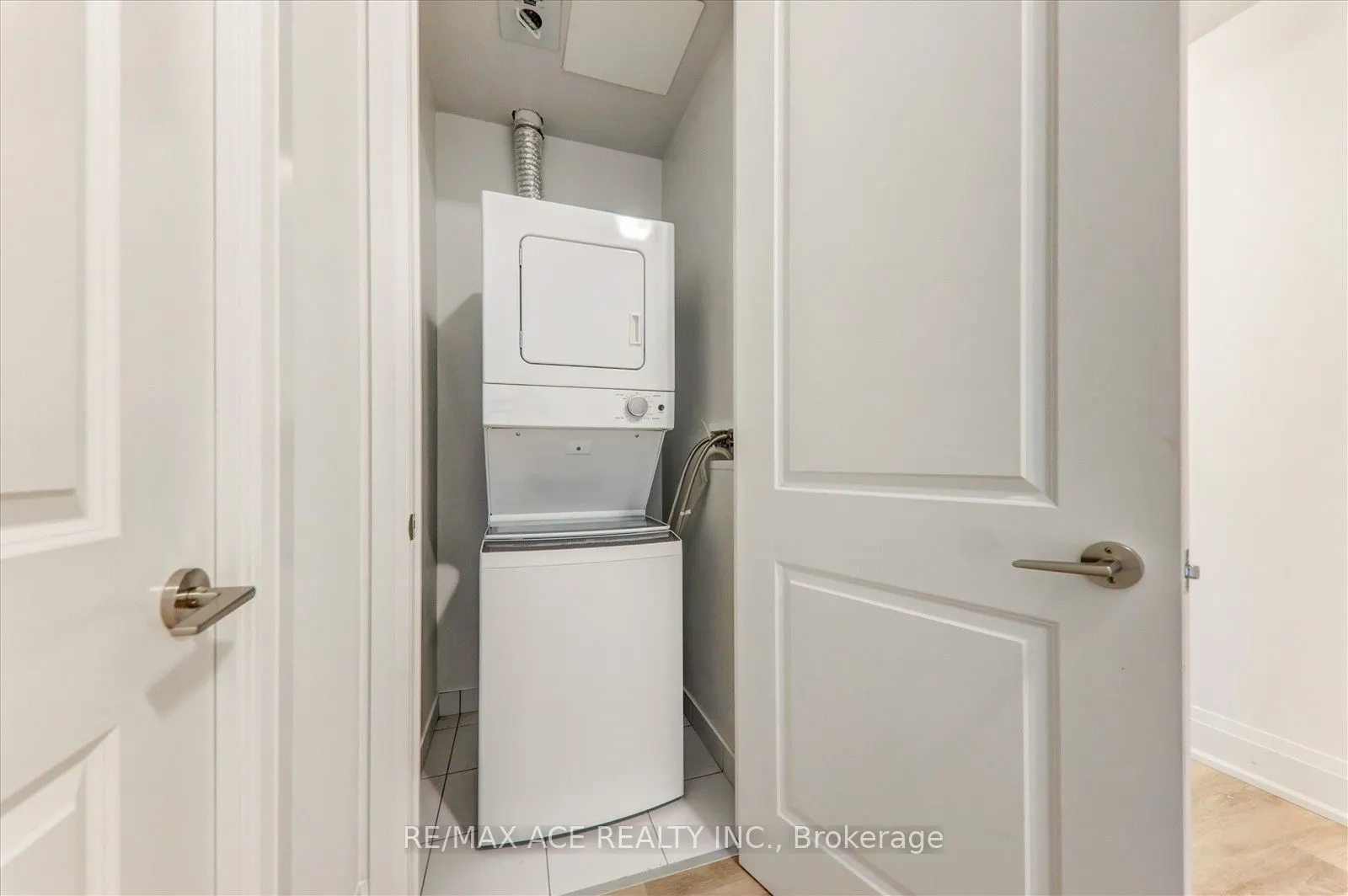 20 Meadowglen Place, #2606
