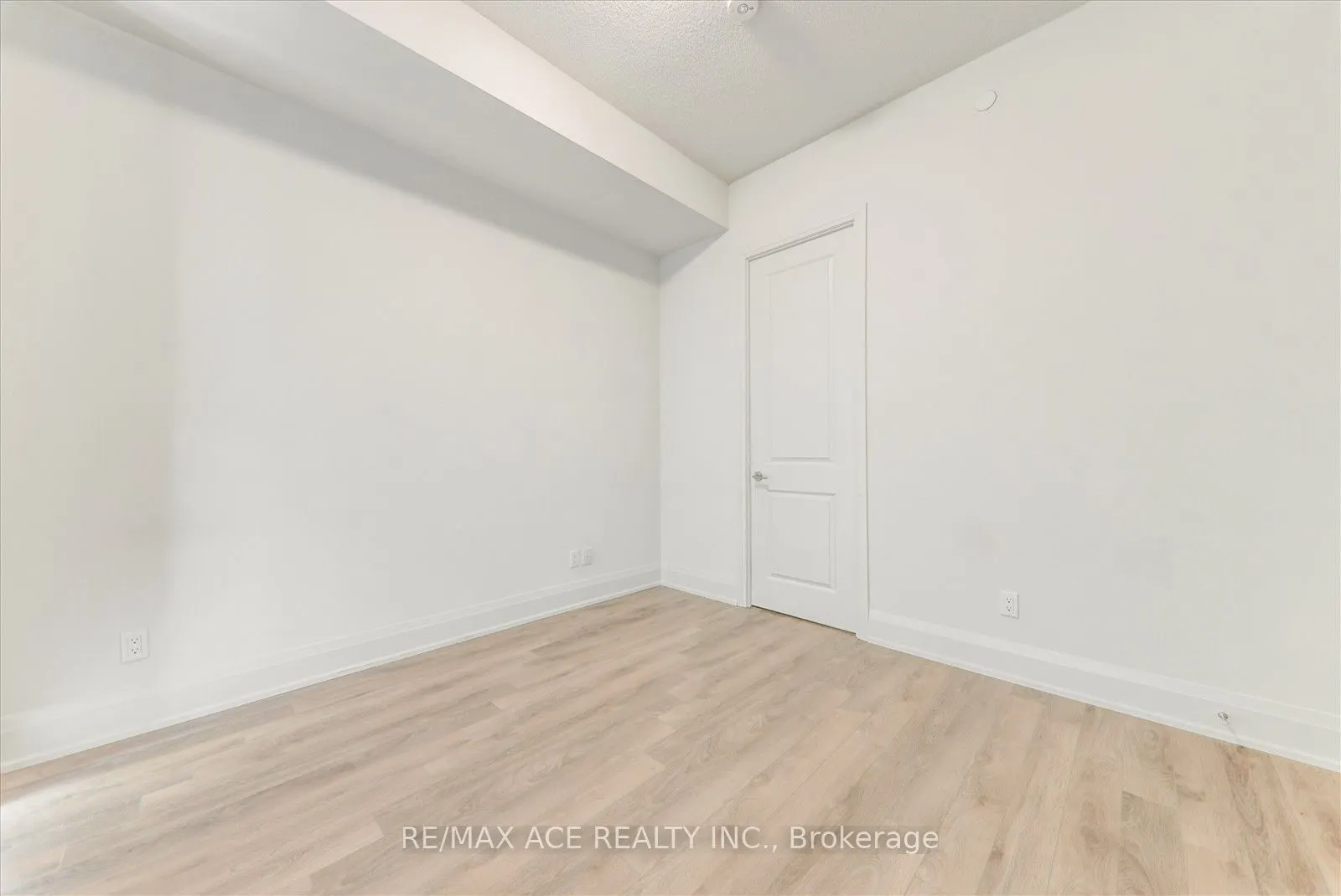 20 Meadowglen Place, #2606