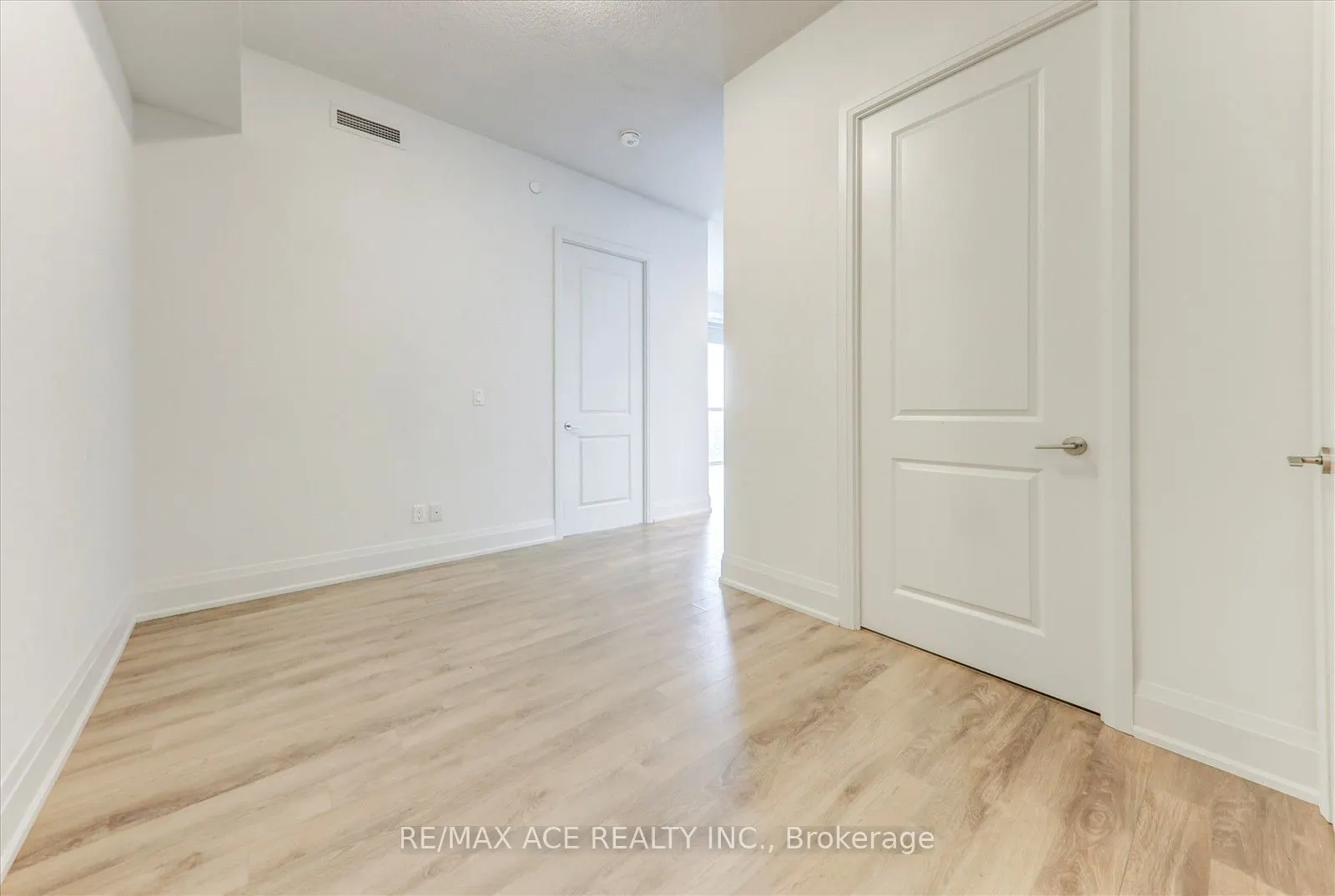 20 Meadowglen Place, #2606