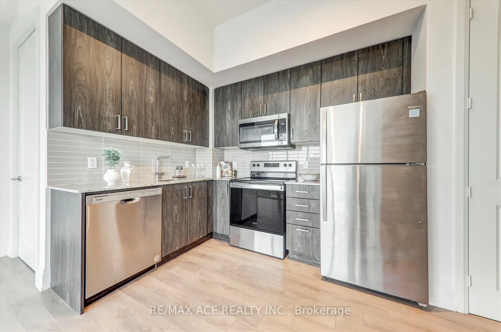 20 Meadowglen Place, #2606