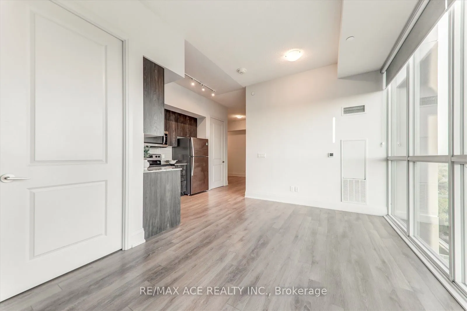 20 Meadowglen Place, #2606