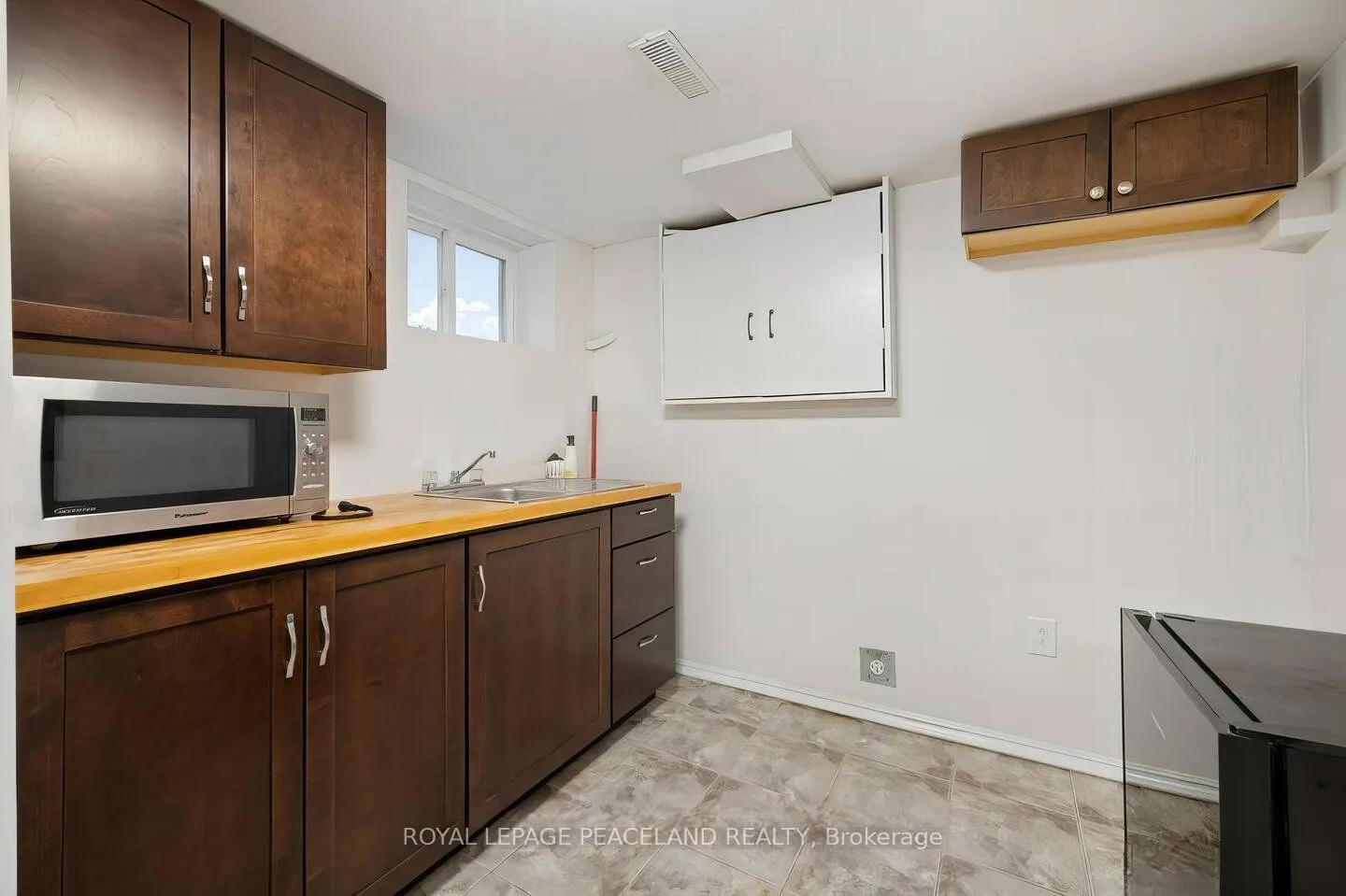 19 Midholm Drive, #LOWER