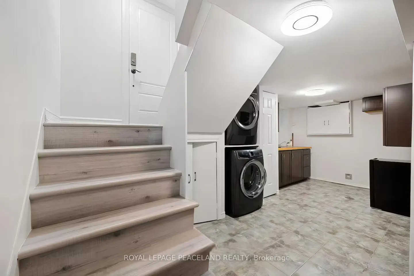 19 Midholm Drive, #LOWER