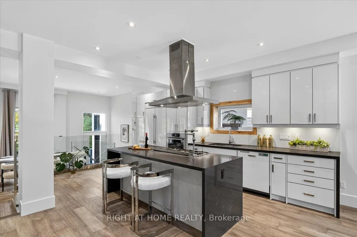 64 Larwood Boulevard