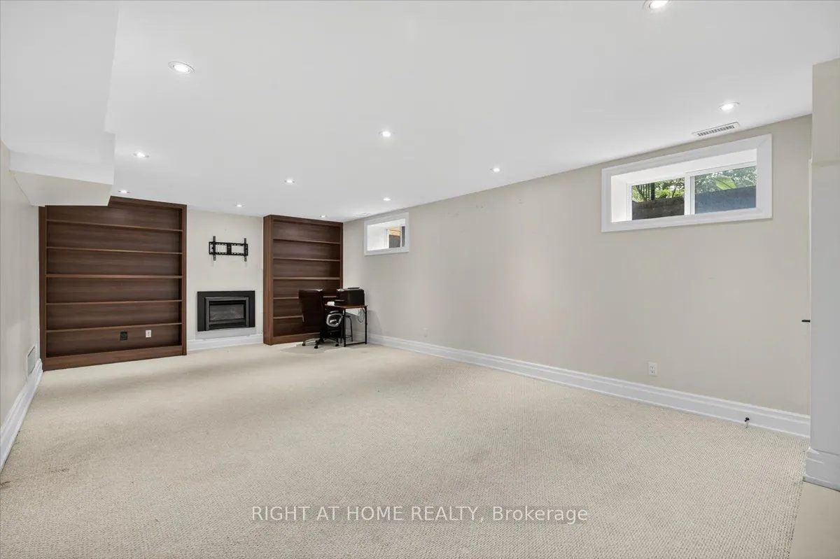 64 Larwood Boulevard