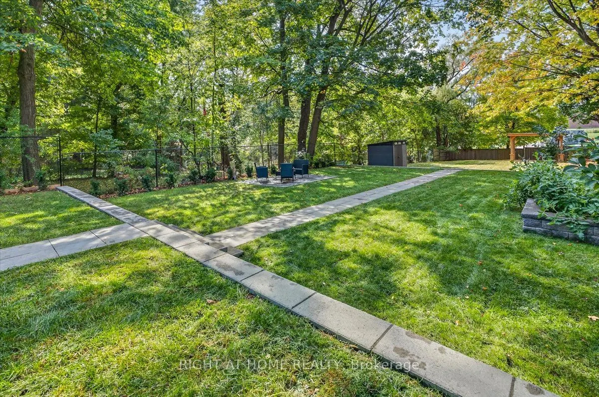 64 Larwood Boulevard