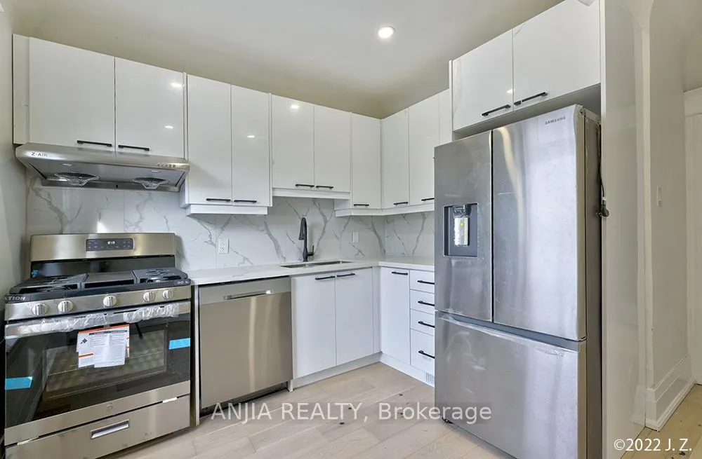 812 Logan Avenue, #Upper