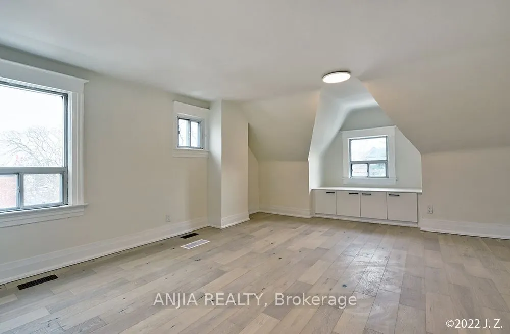 812 Logan Avenue, #Upper
