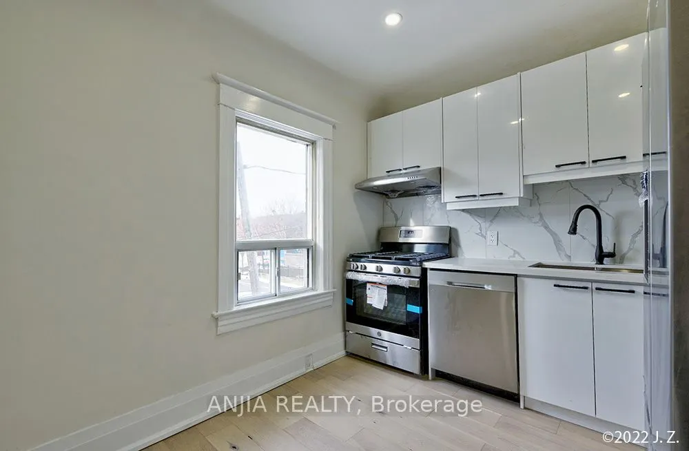 812 Logan Avenue, #Upper