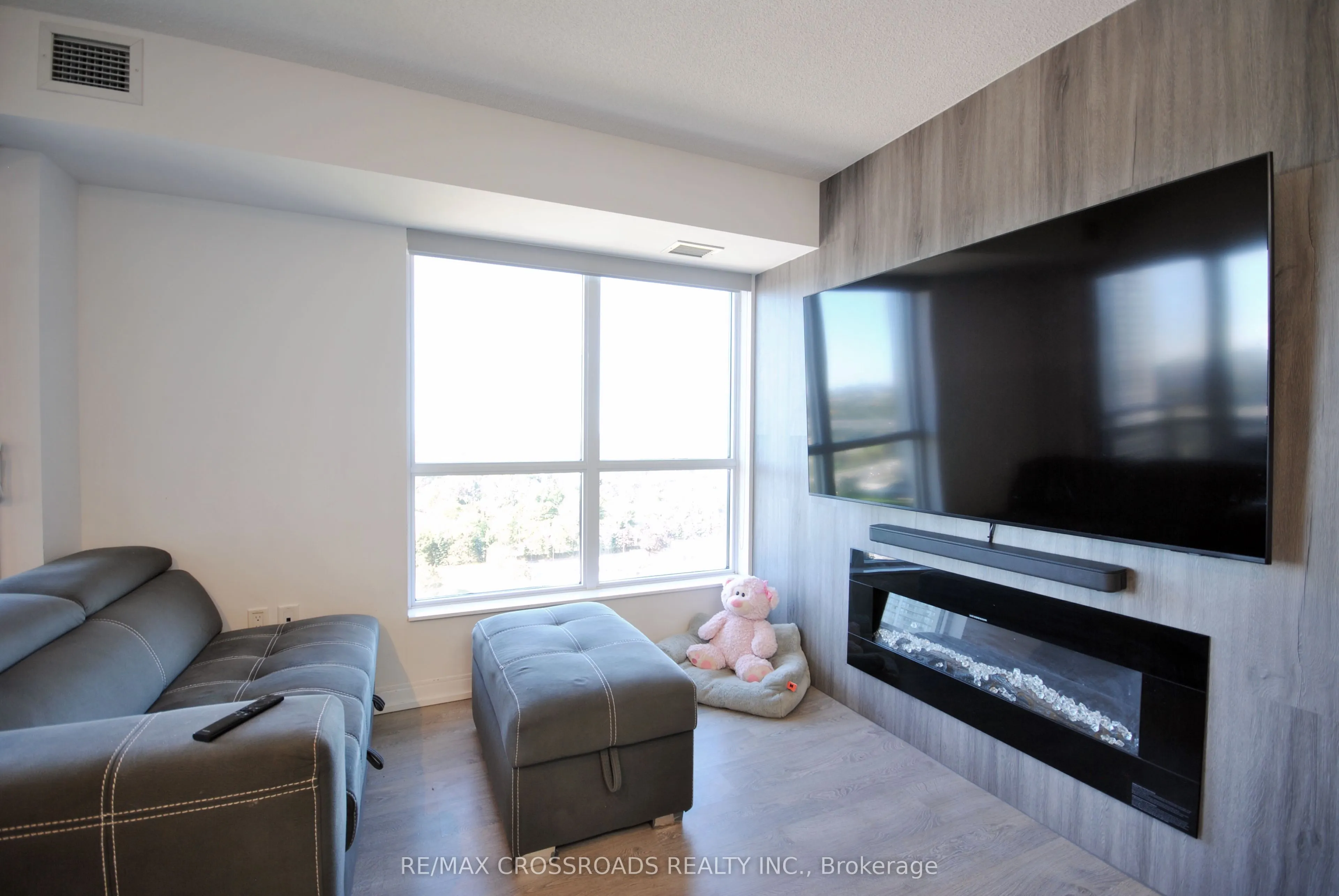 275 Village Green Square, #1722