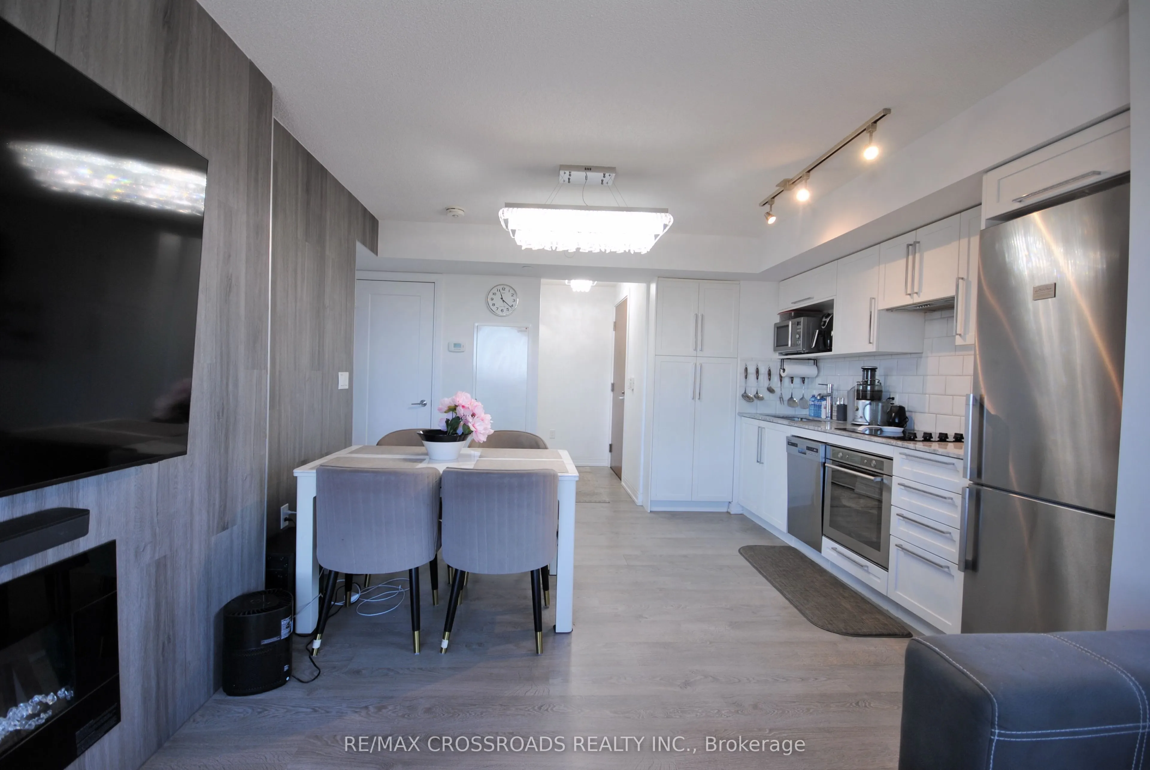 275 Village Green Square, #1722