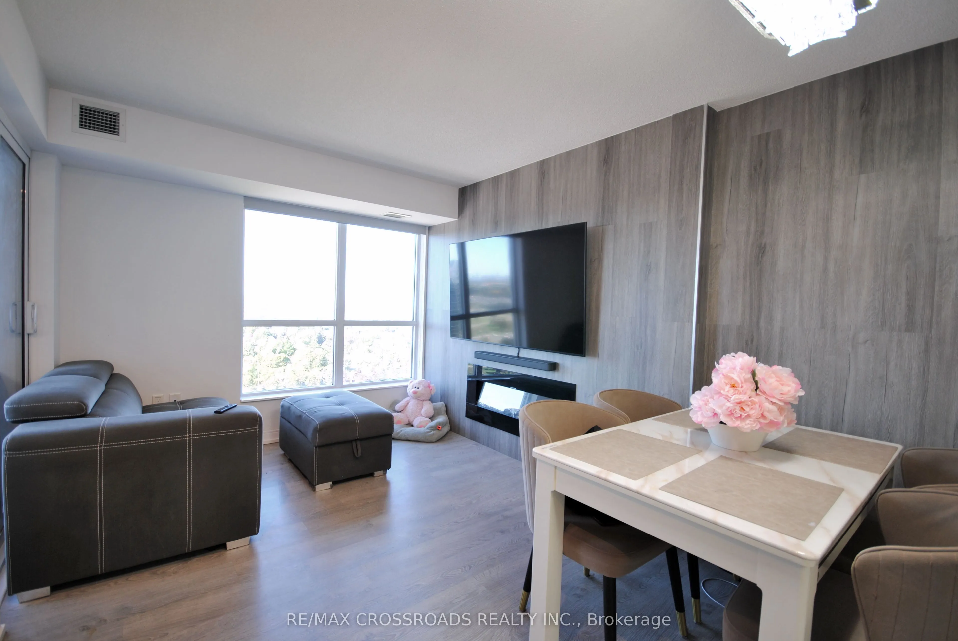 275 Village Green Square, #1722