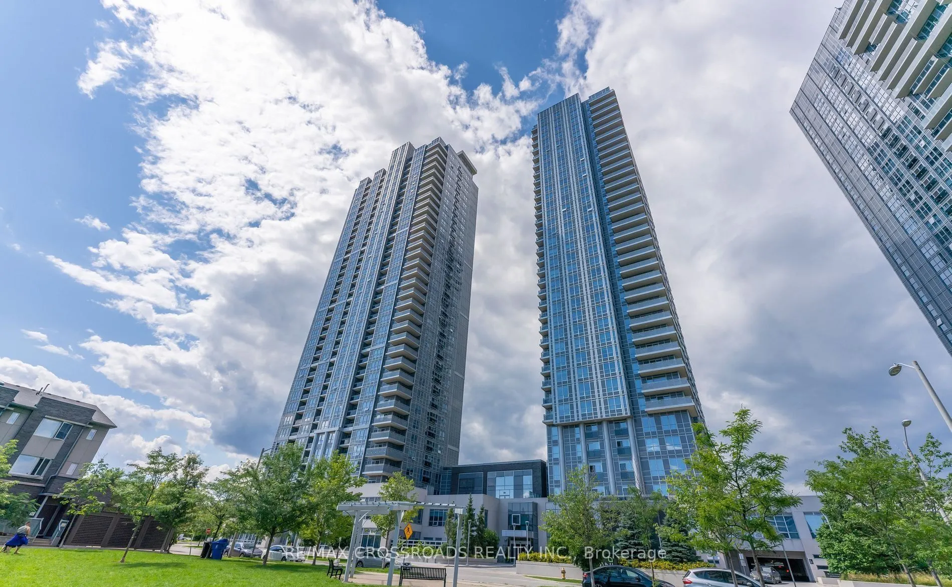 275 Village Green Square, #1722