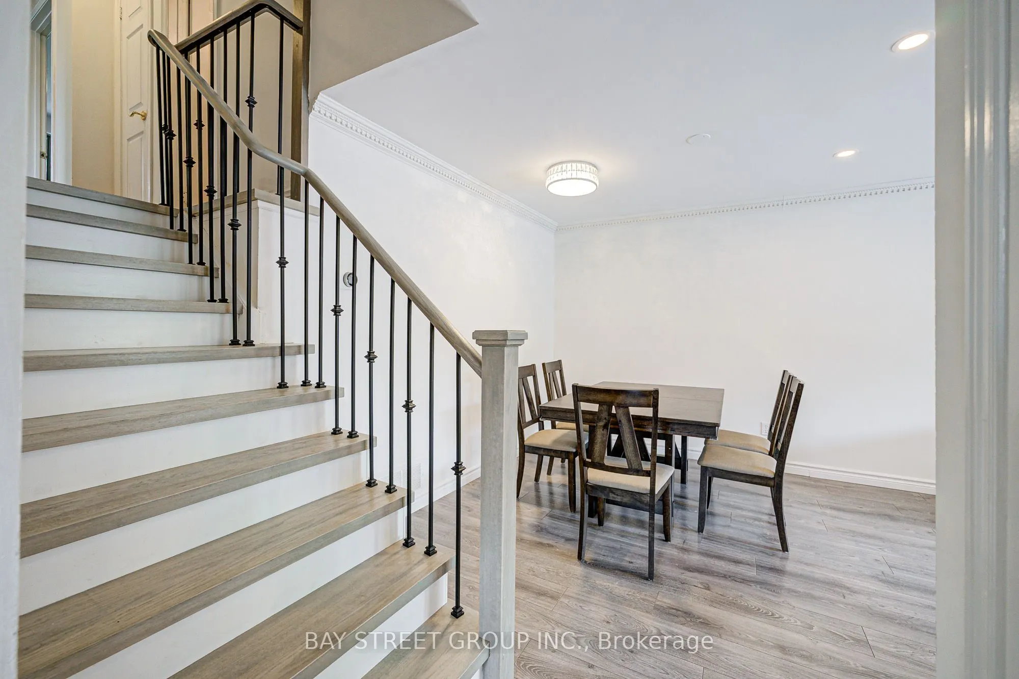 64 Rakewood Crescent