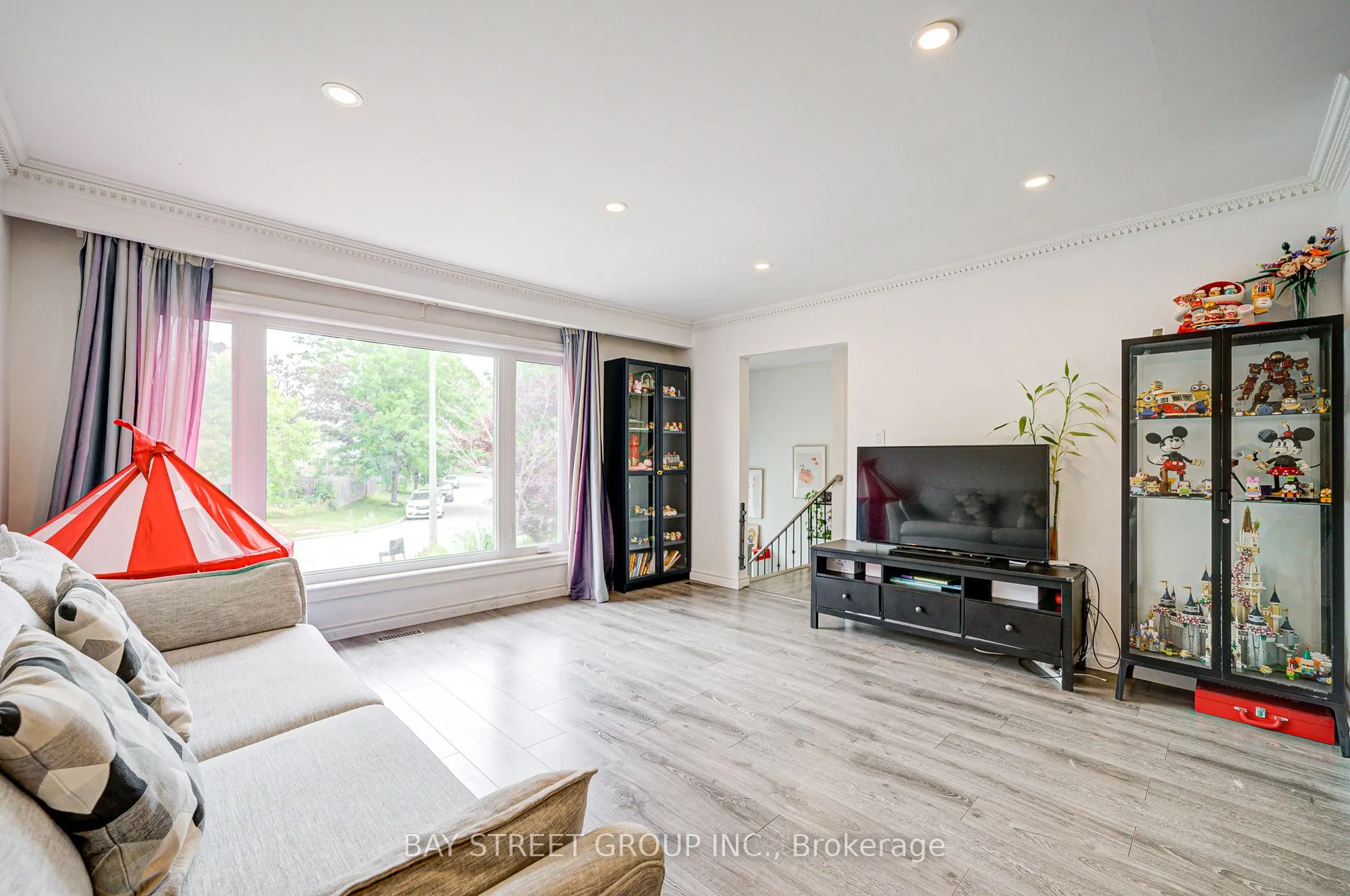 64 Rakewood Crescent