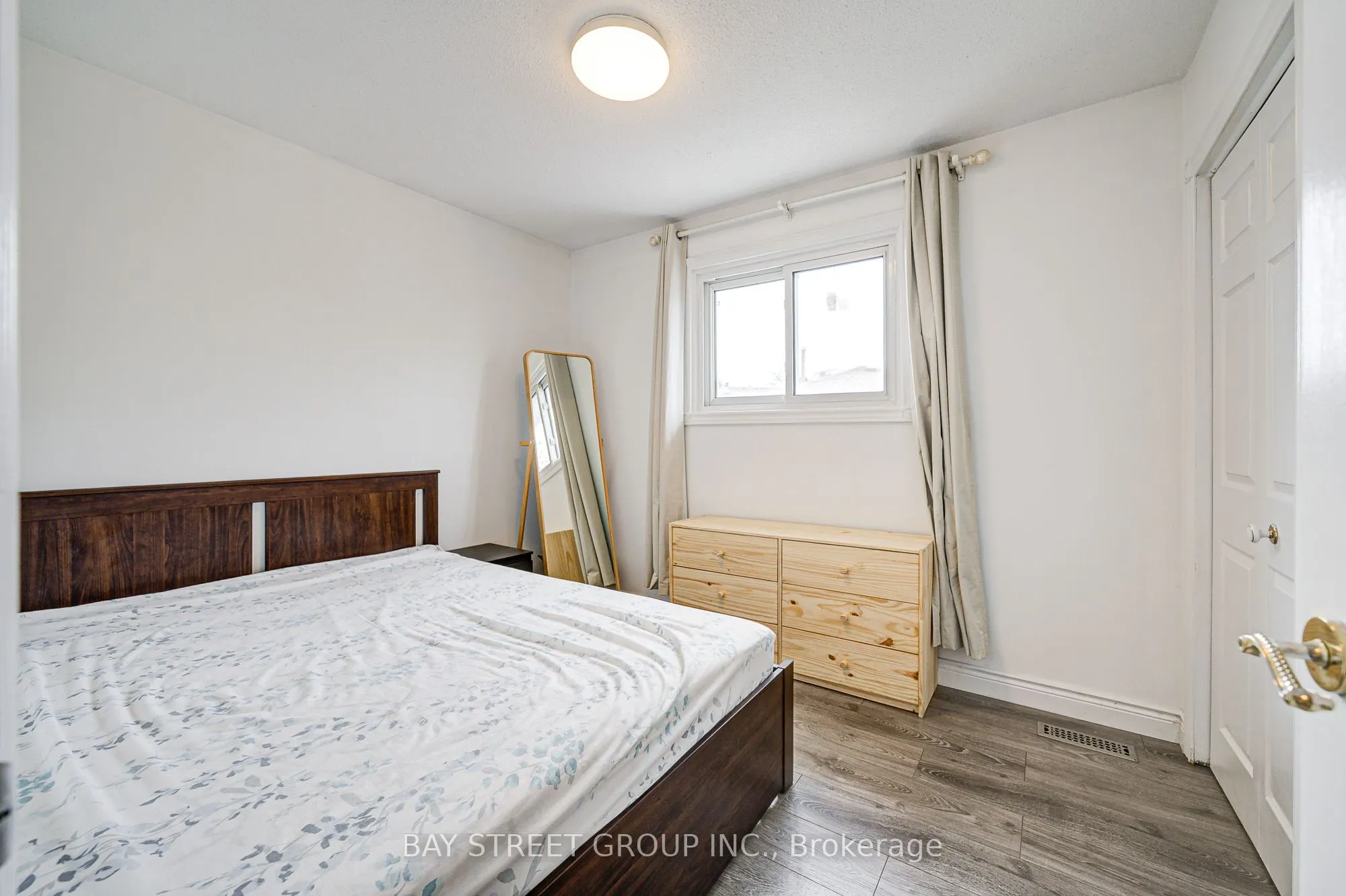 64 Rakewood Crescent