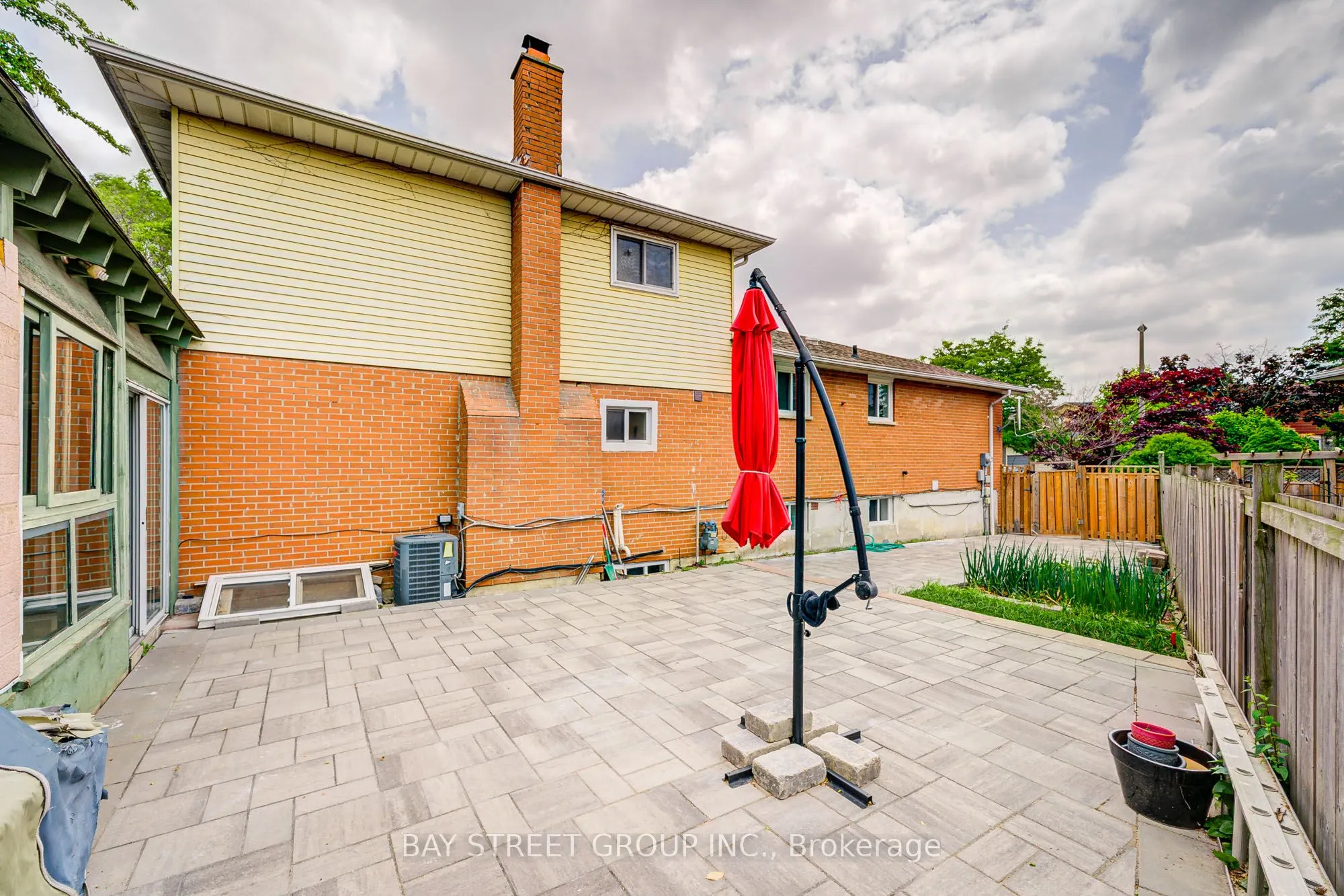64 Rakewood Crescent
