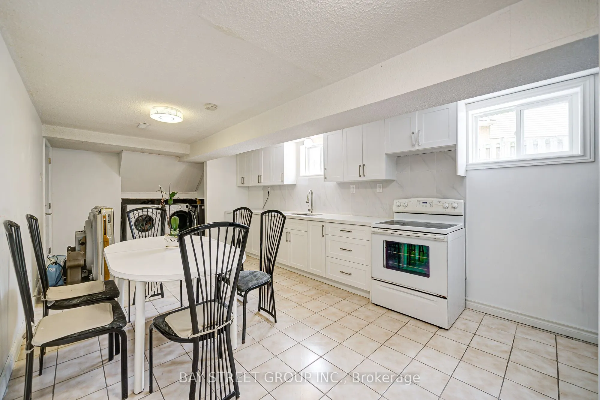 64 Rakewood Crescent