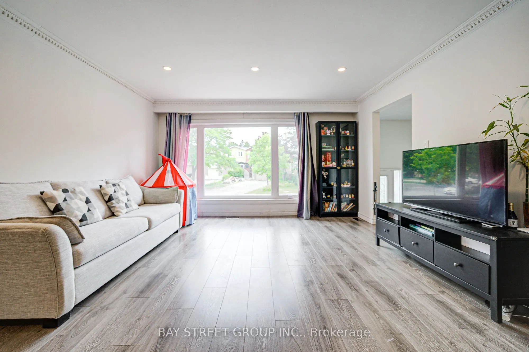 64 Rakewood Crescent