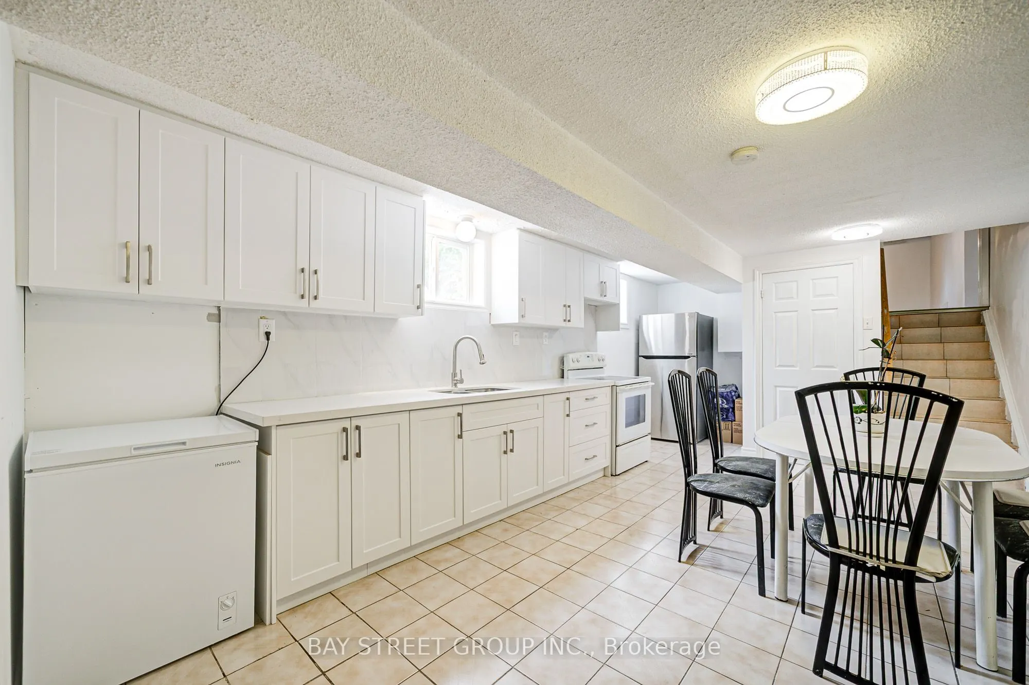 64 Rakewood Crescent