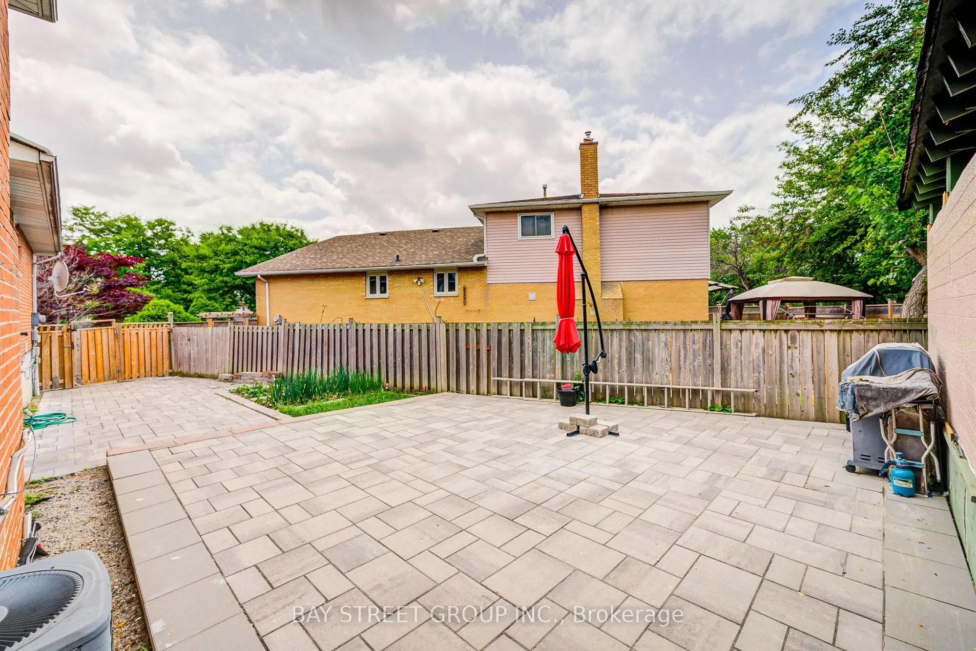 64 Rakewood Crescent