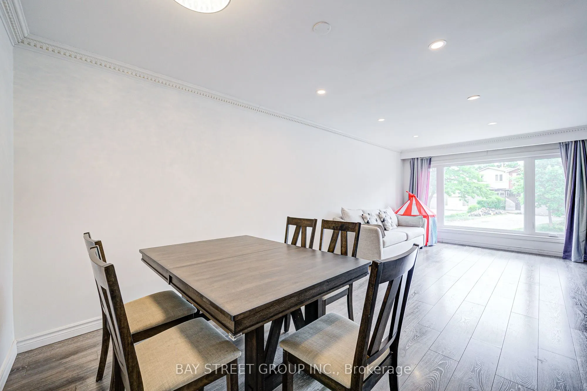 64 Rakewood Crescent