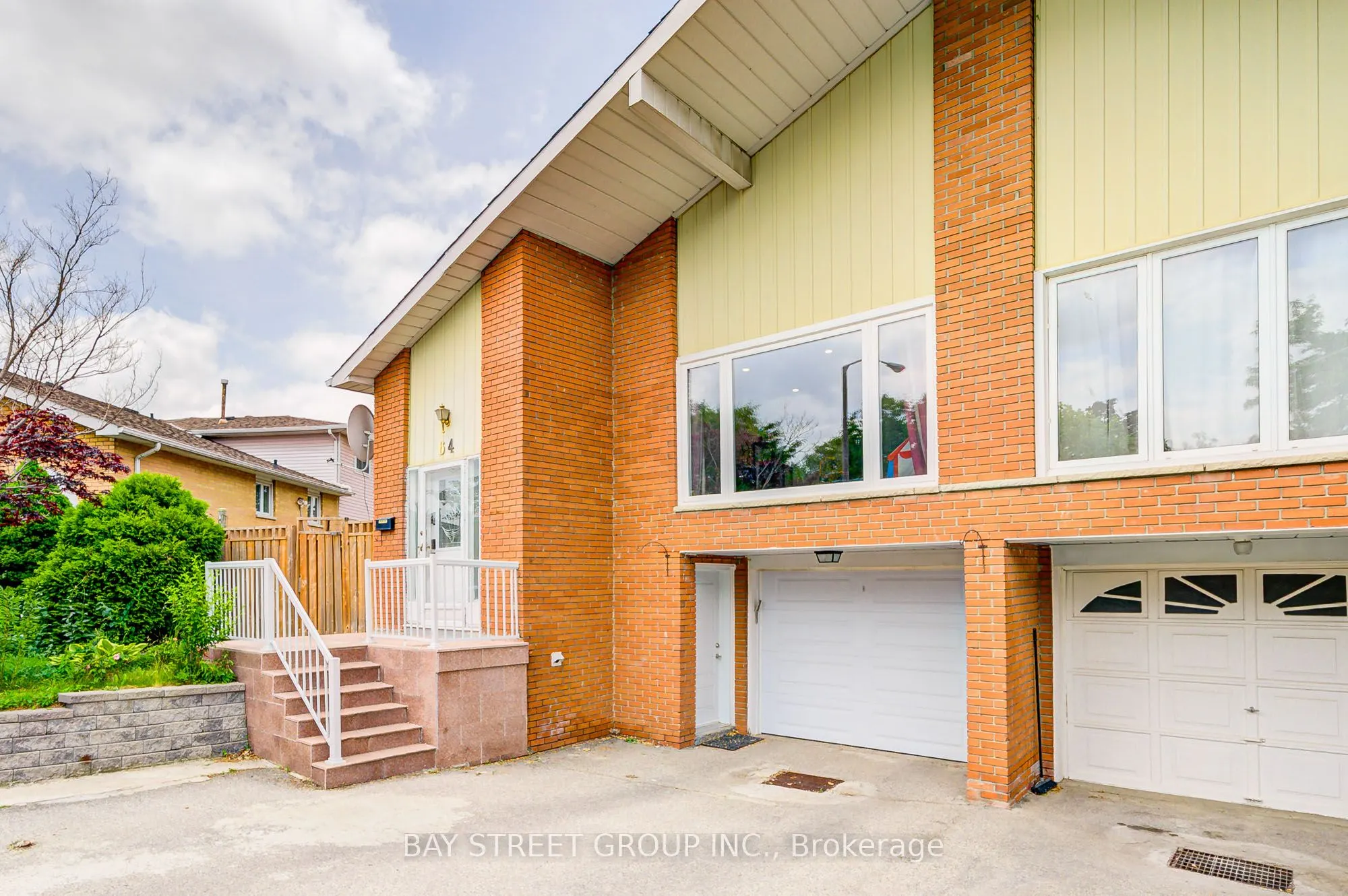 64 Rakewood Crescent