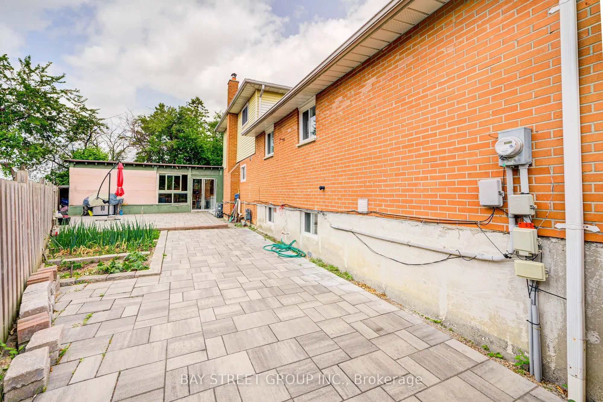 64 Rakewood Crescent