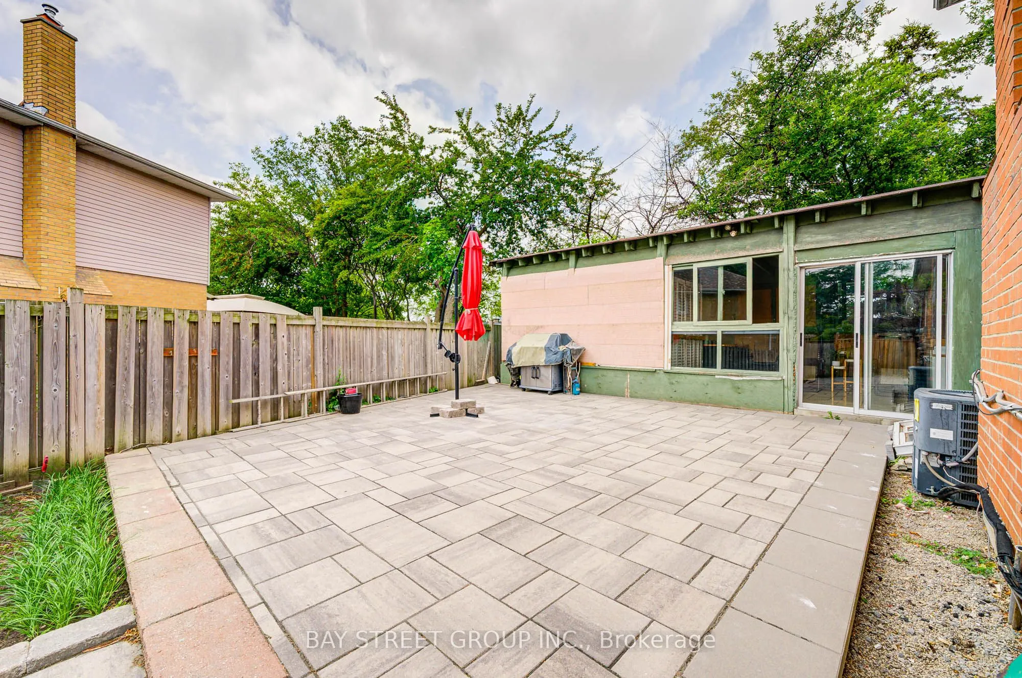64 Rakewood Crescent