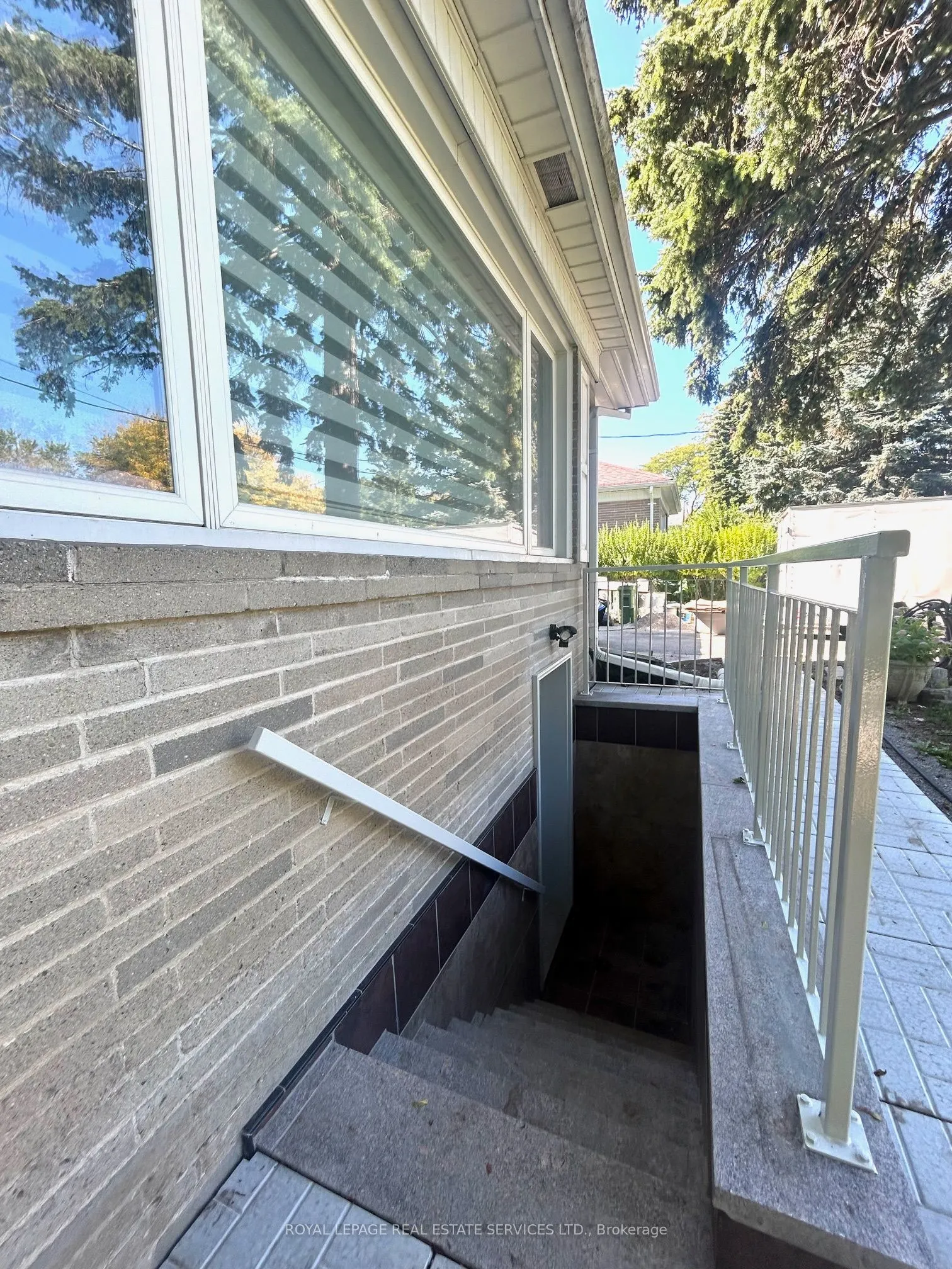 27 Frances Crescent