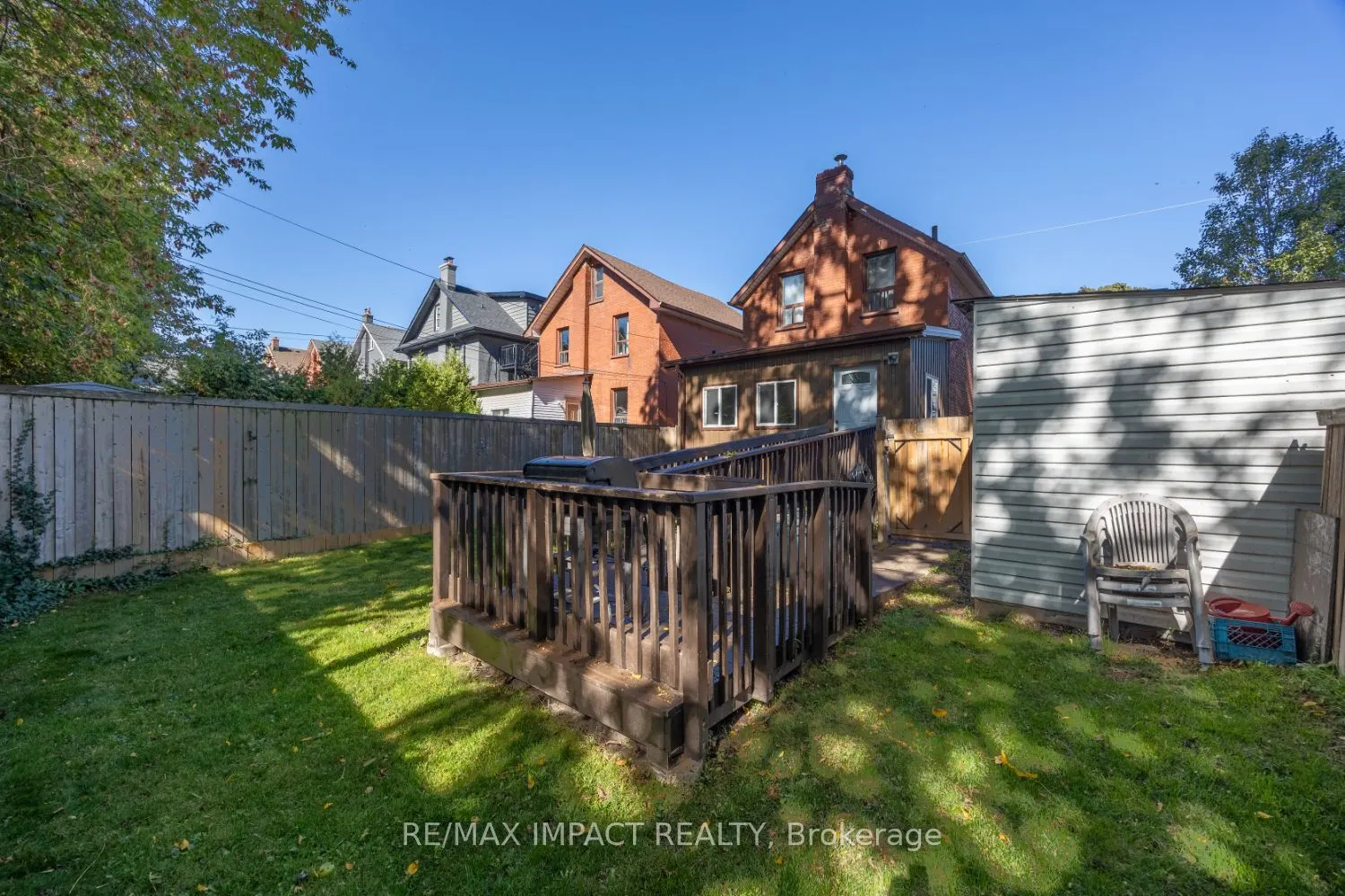 255 Arthur Street E