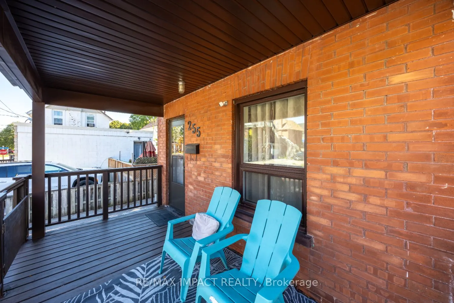 255 Arthur Street E