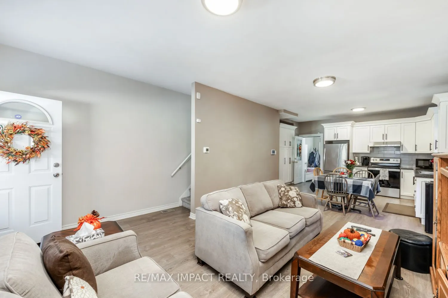 255 Arthur Street E